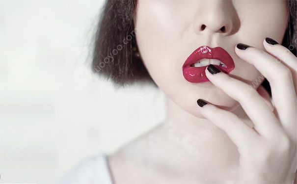 口紅能吃嗎？不小心把口紅吃掉(1)