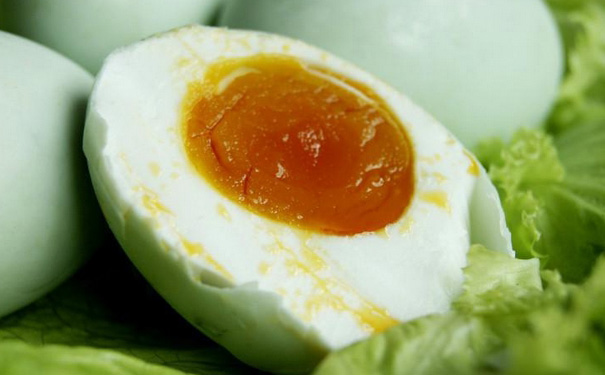 哺乳期吃咸鴨蛋會回奶嗎？哪些食物有回奶效果？(1)