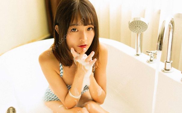 13歲女生乳房一大一小怎么回事？13歲女生乳房一大一小正常嗎？(1)