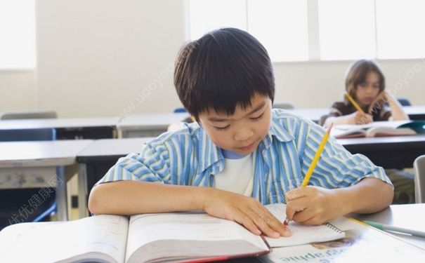 11歲男孩正常身高多少？11歲男生多高正常？(1)