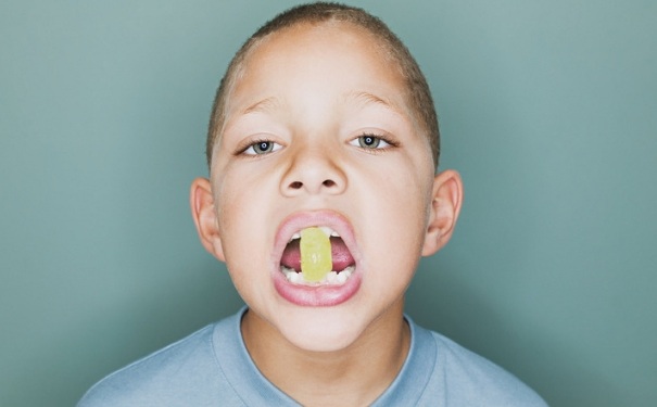 小孩換牙可以吃糖嗎？換牙期間可以吃糖嗎？(1)