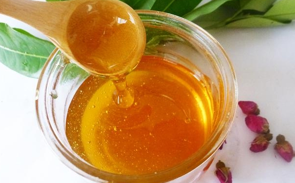 什么時(shí)間喝蜂蜜水最好？蜂蜜用多少度的水沖泡好？(1)