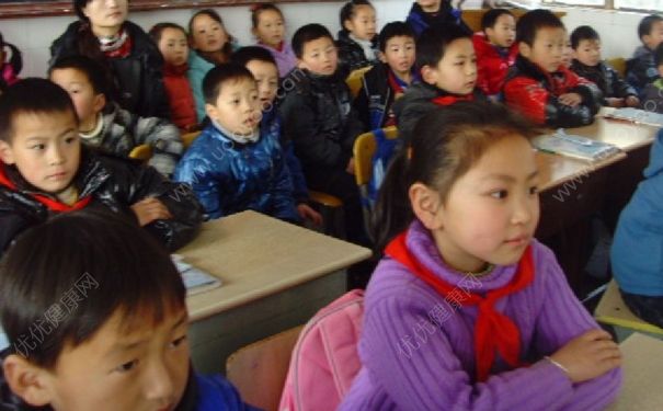 11歲冬天上課腳冰涼怎么回事？11歲手腳冰涼怎么緩解？(1)