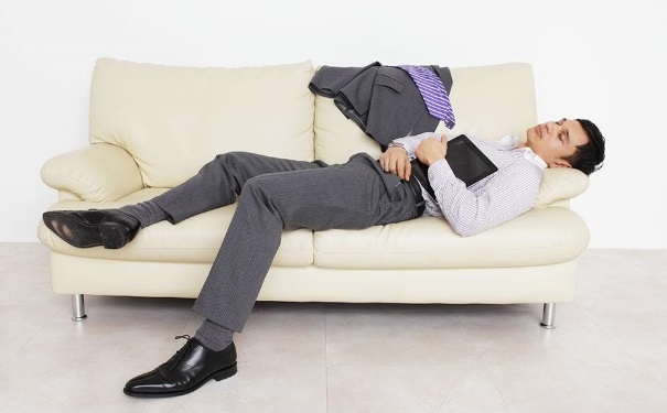 睡眠不足會有什么危害？有黑眼圈怎么預(yù)防和治療呢？(1)