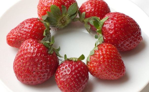 小孩咳嗽能不能吃草莓？孩子吃草莓過(guò)敏了怎么辦？(1)