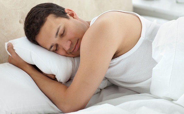 男人經(jīng)常打鼾怎么辦？男人打鼾怎治療？(1)