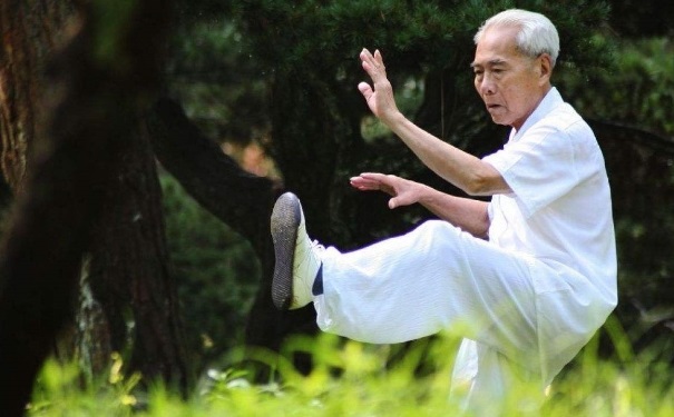 老年人冬天早起要注意什么？老年人早起上廁所要注意什么？(1)