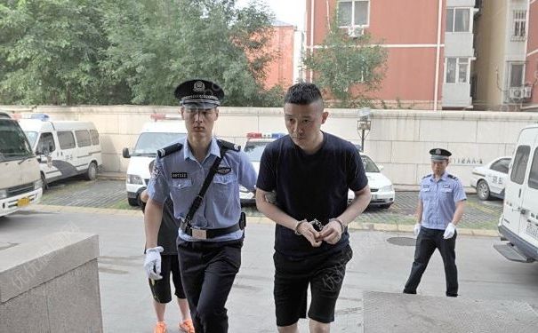 情侶開房吸毒裸奔，吸毒的危害有哪些？(4)