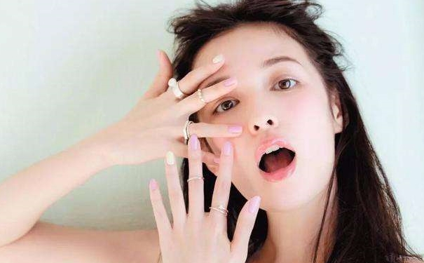 舌頭什么顏色才是最健康？舌頭為什么會(huì)痛？(1)