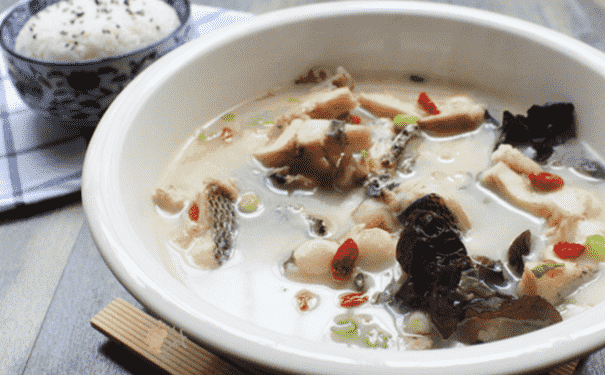 黑魚(yú)湯的功效作用有什么？黑魚(yú)湯怎么做？(1)
