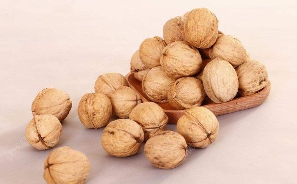 吃核桃對(duì)身體有哪些好處？食用核桃需要注意哪些方面？(2)