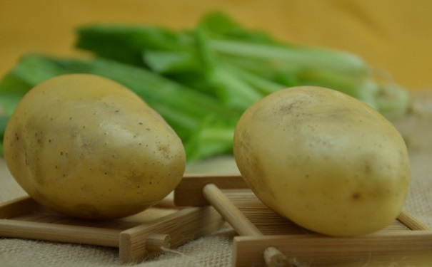 吃土豆能夠抗抗抑郁嗎？吃土豆能防治哪些疾?。?1)