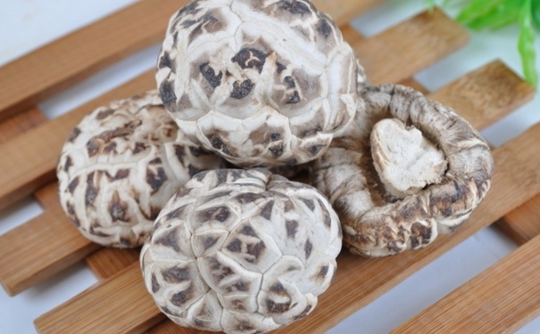 花菇的營養(yǎng)價值有哪些？吃花菇的好處是什么？(1)