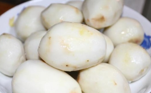 芋頭去皮后怎么保存？芋頭去皮后變色了還能吃嗎？(1)