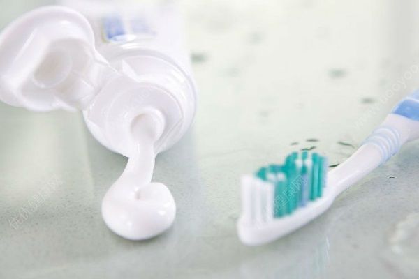 三氯生可致腸炎，廣泛使用于牙膏等逾2000種日用品(4)