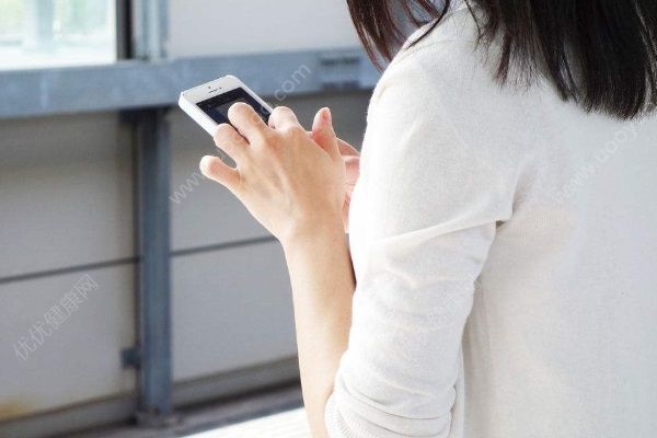 女子連打一個月手游，玩斷拇指肌腱手指不能動了(2)