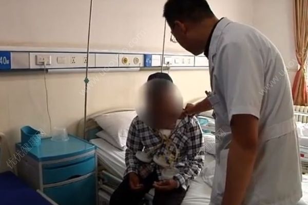男子每天喝這東西，結(jié)果脖子變得和臉一樣大(4)