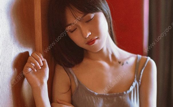 女生乳房里面硬硬的怎么回事？青春期胸部是硬的怎么辦？(1)