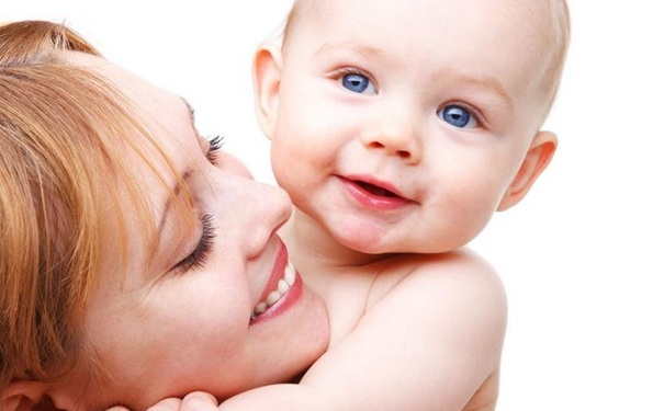 生完孩子掉頭發(fā)是什么原因？產(chǎn)后脫發(fā)是怎么回事？(1)