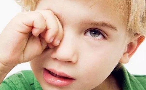 小孩眨眼睛很頻繁是什么原因？小孩眨眼睛是什么原因？(1)