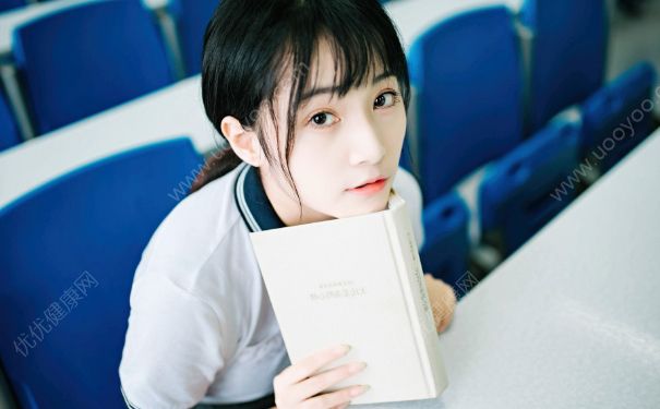 女孩多大有白帶？女孩多大來(lái)月經(jīng)初潮？(1)