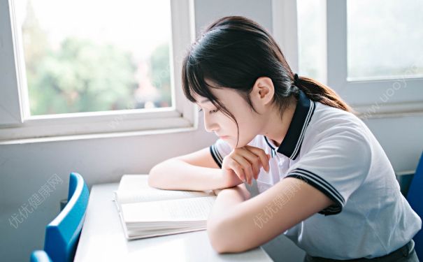 女孩多大有白帶？女孩多大來(lái)月經(jīng)初潮？(4)