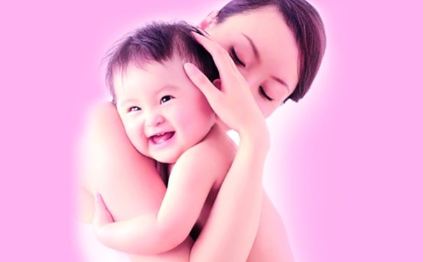 抱新生兒的正確方法？怎么抱新生兒？(1)
