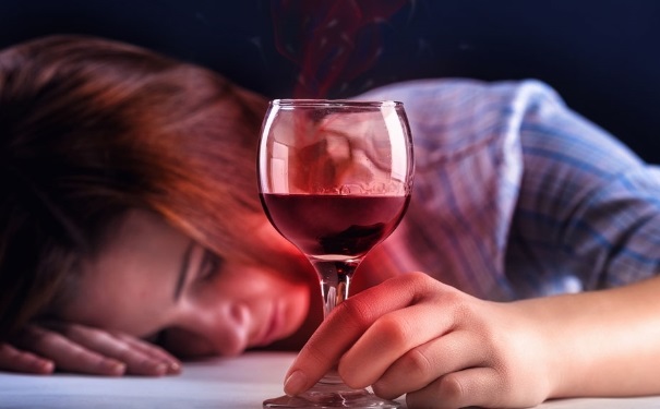 怎么做喝酒不會(huì)醉？喝酒不醉的方法有哪些？(1)