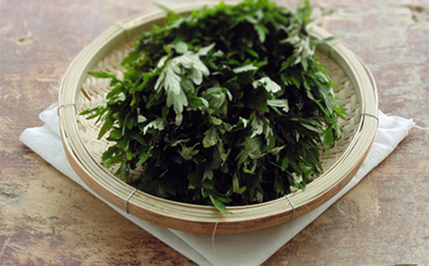 坐月子艾葉洗澡有什么作用？產(chǎn)婦用艾葉洗澡有什么好處？(1)
