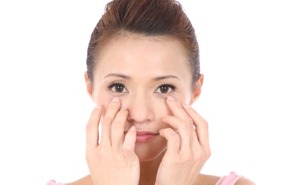 眼袋怎么按摩消除？去眼袋的按摩手法有哪些？(1)