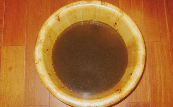 中藥足浴對(duì)人體有什么好處？中藥足浴有哪些禁忌人群？(1)