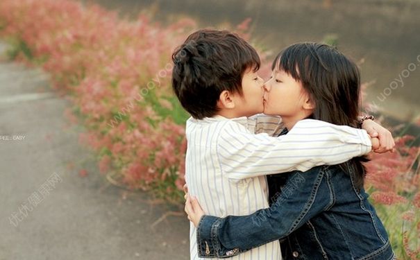 孩子青春期早戀如何教育？怎樣教育青春期早戀的孩子？(1)