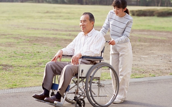 中老年人秋季該如何養(yǎng)生？中老年人秋季養(yǎng)生的原則是怎樣的？(1)