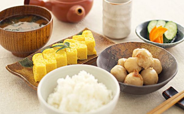 月經(jīng)不調(diào)臉上長(zhǎng)痘痘怎么辦？月經(jīng)不調(diào)長(zhǎng)痘痘吃什么？(4)