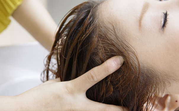 女人坐月子的時候可以洗頭嗎？冬天坐月子洗頭怎么洗？(1)