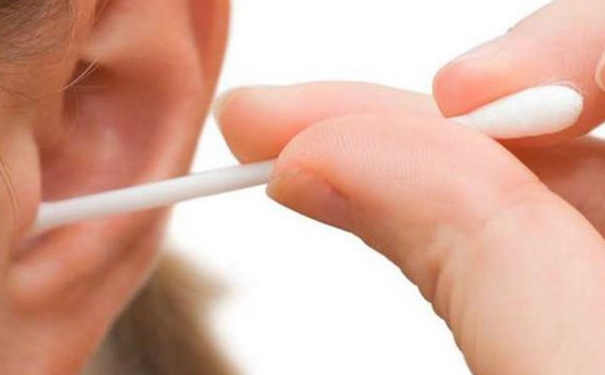 油耳朵怎么清理？油耳朵該怎么清洗？(1)