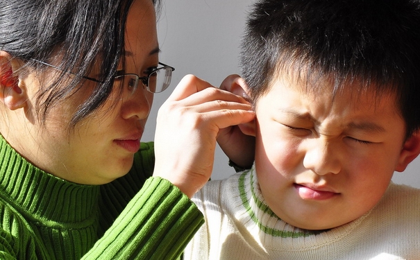給孩子掏耳朵好不好？給孩子掏耳朵會有損聽力嗎？(1)