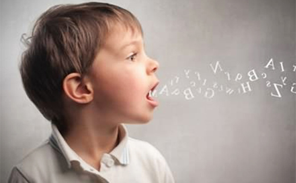 小孩子口吃家長怎么正確的引導(dǎo)？教孩子唱歌朗讀能糾正口吃嗎？(1)