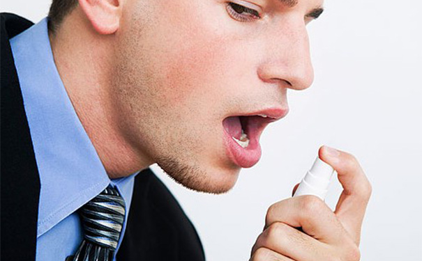 口臭惹人厭怎么改善？口腔異味怎么調(diào)理去除？(1)