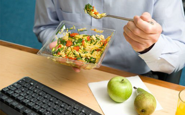 飯后怎么做可以促進(jìn)消化？飯后肚子脹不消化是怎么回事？(1)