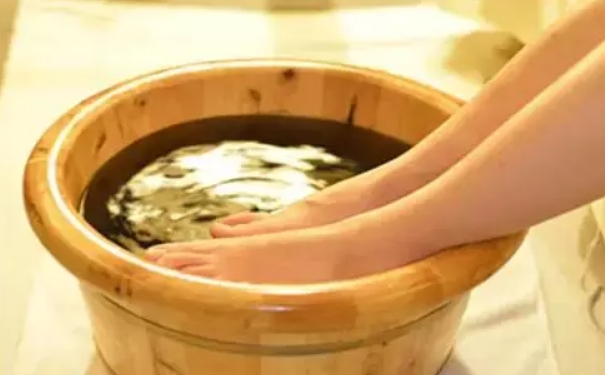 用橘子皮泡腳有哪些好處？體寒著應該吃多哪些食物？(1)