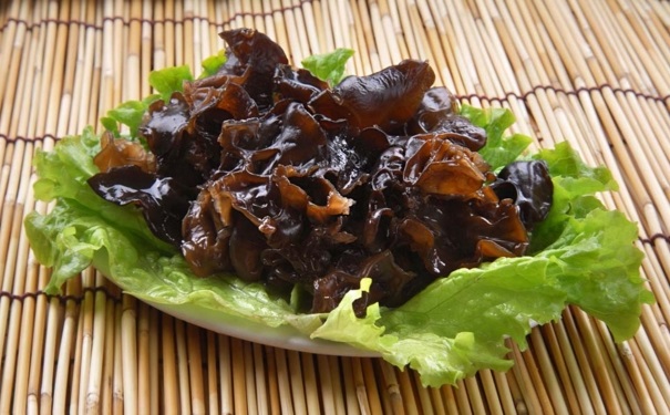 黑木耳對健康的好處是什么？常吃黑木耳有什么養(yǎng)生作用？(1)
