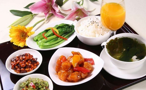 夏季的飲食原則是怎樣的？夏天要少吃的食物有哪些？(1)