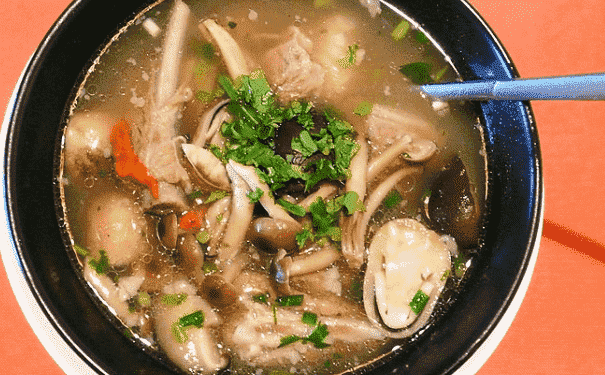 菌子湯富含哪些營養(yǎng)？菌湯的做法有什么？(1)