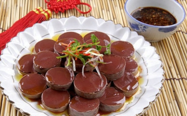 吃豬血有什么養(yǎng)生作用？豬血的功效作用有哪些？(1)