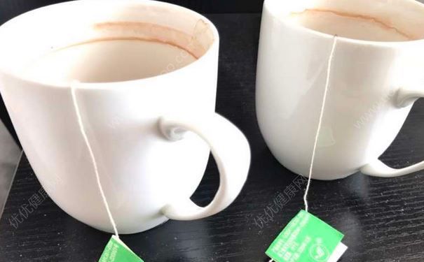 賓館房間內(nèi)茶葉過(guò)期超6年，負(fù)責(zé)人說(shuō)茶葉是放在房間去味的(3)