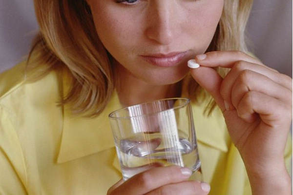 用飲料吃藥可以嗎？用飲料送服藥物當心會失效？(1)