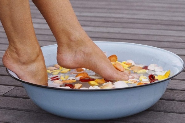 秋冬如何泡腳養(yǎng)生？這樣泡腳可以緩解頭痛！(1)