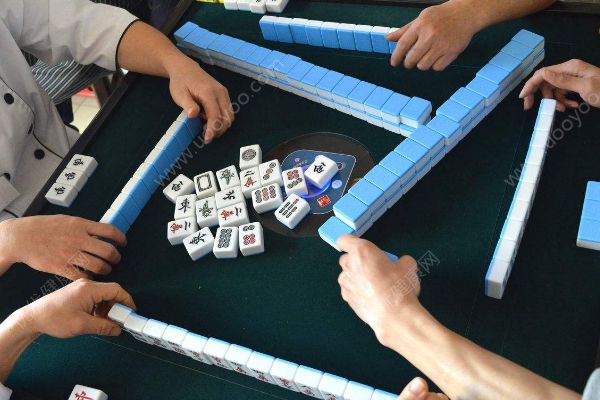 打麻將久坐不起險(xiǎn)猝死！久坐不起有哪些危害？(2)