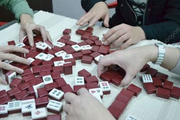 打麻將久坐不起險(xiǎn)猝死！久坐不起有哪些危害？(3)